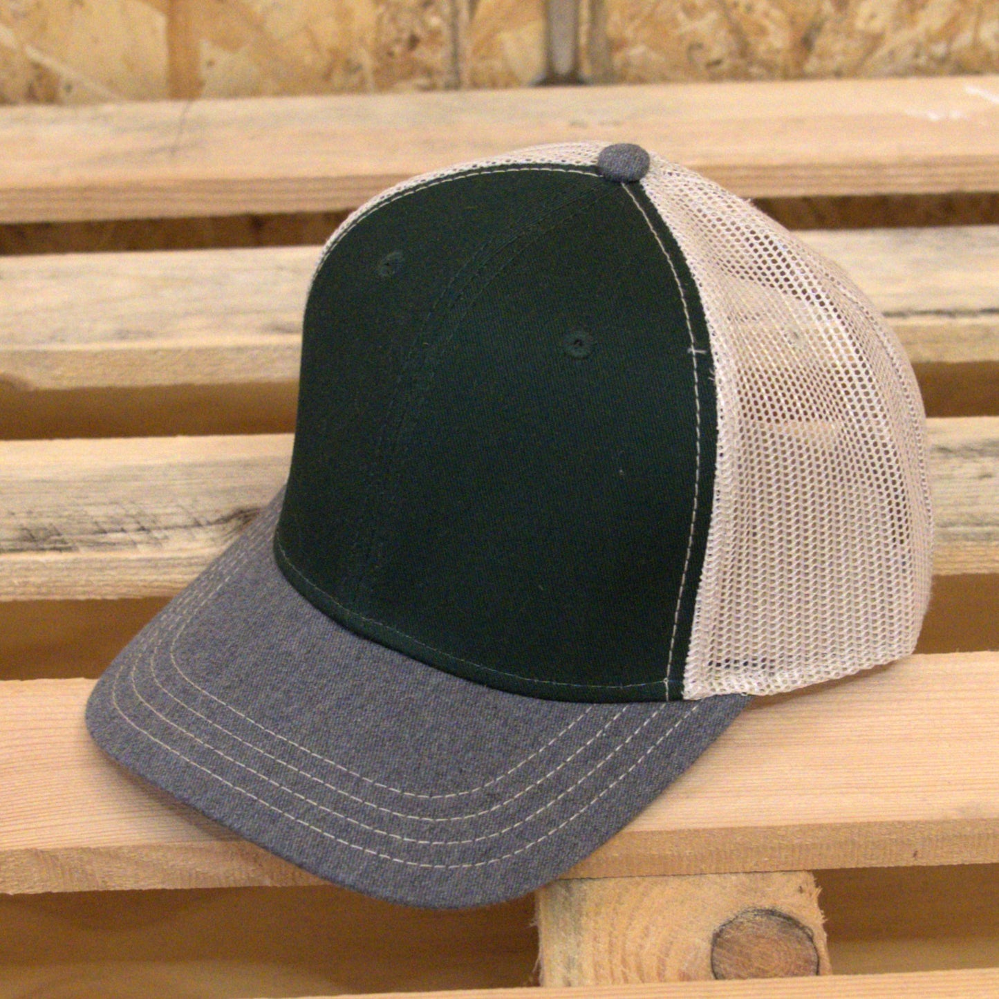 Gorra trucker tricolor